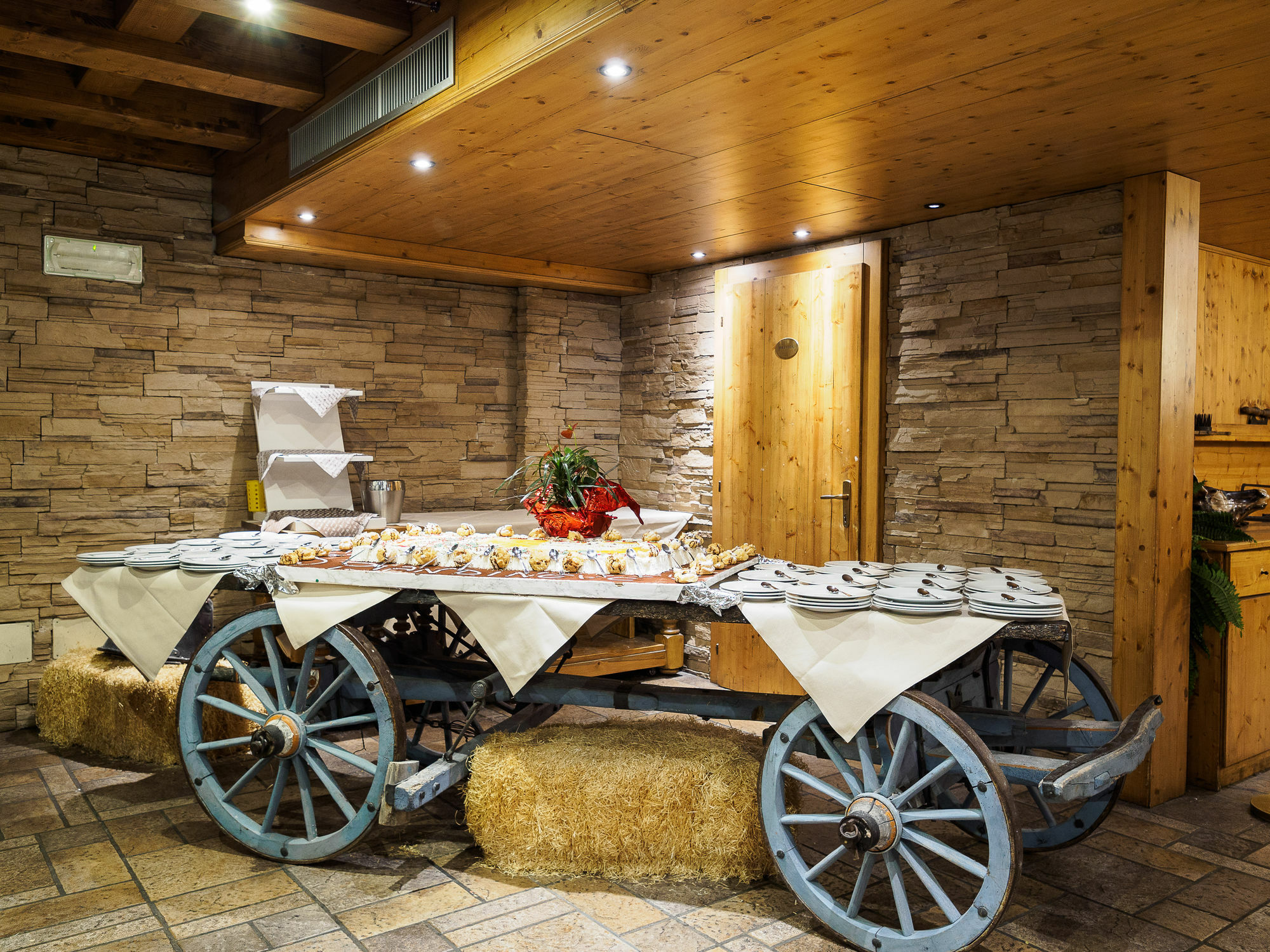 Hotel Piandineve Passo del Tonale Bagian luar foto